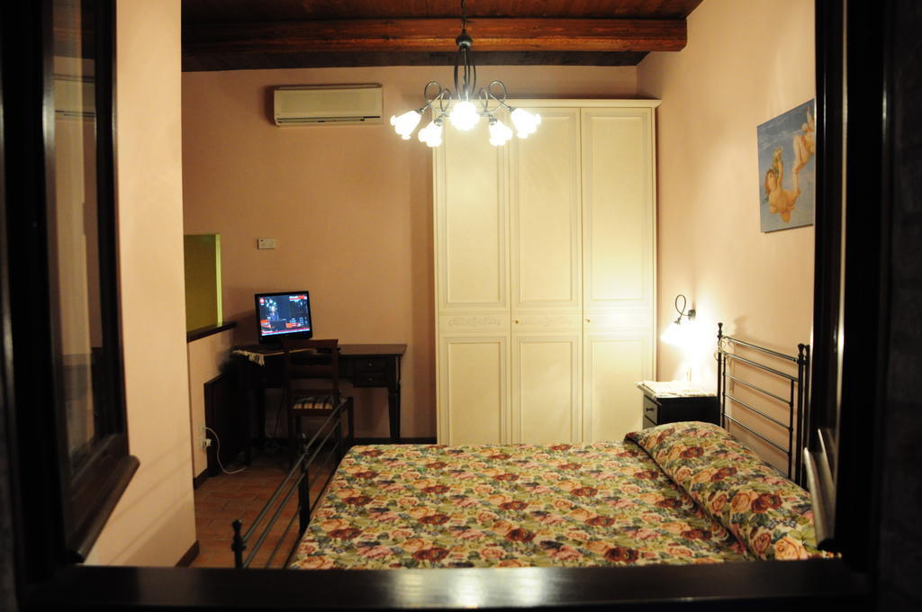 Il Roccolo Di Valcerasa Apartment Treia Стая снимка